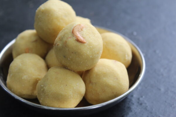 Ghee Urndai<br>(நெய் உருண்டை)